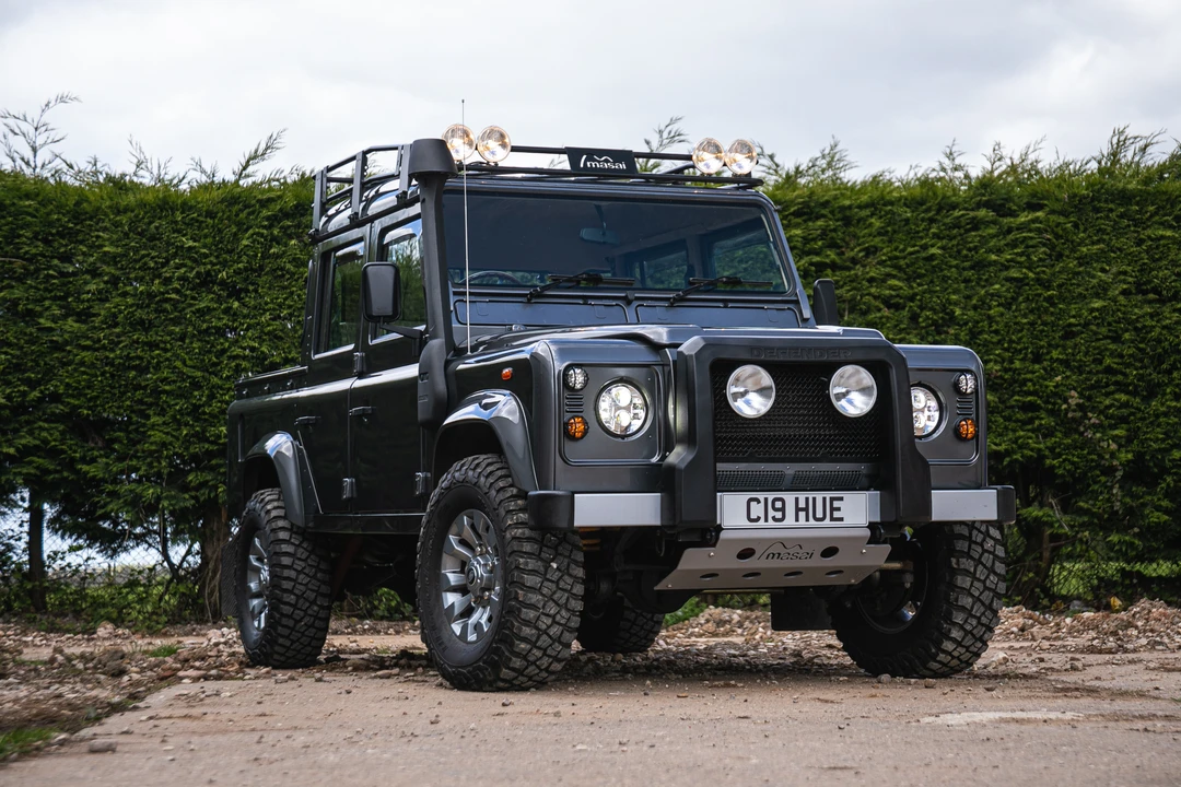 2002 Land Rover Defender 110 - Image 7 of 31