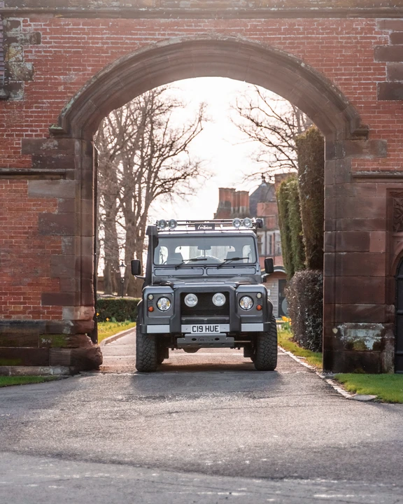 2002 Land Rover Defender 110 - Image 26 of 31