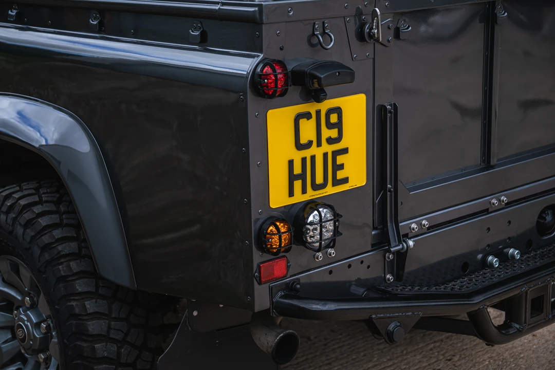 2002 Land Rover Defender 110 - Image 19 of 31
