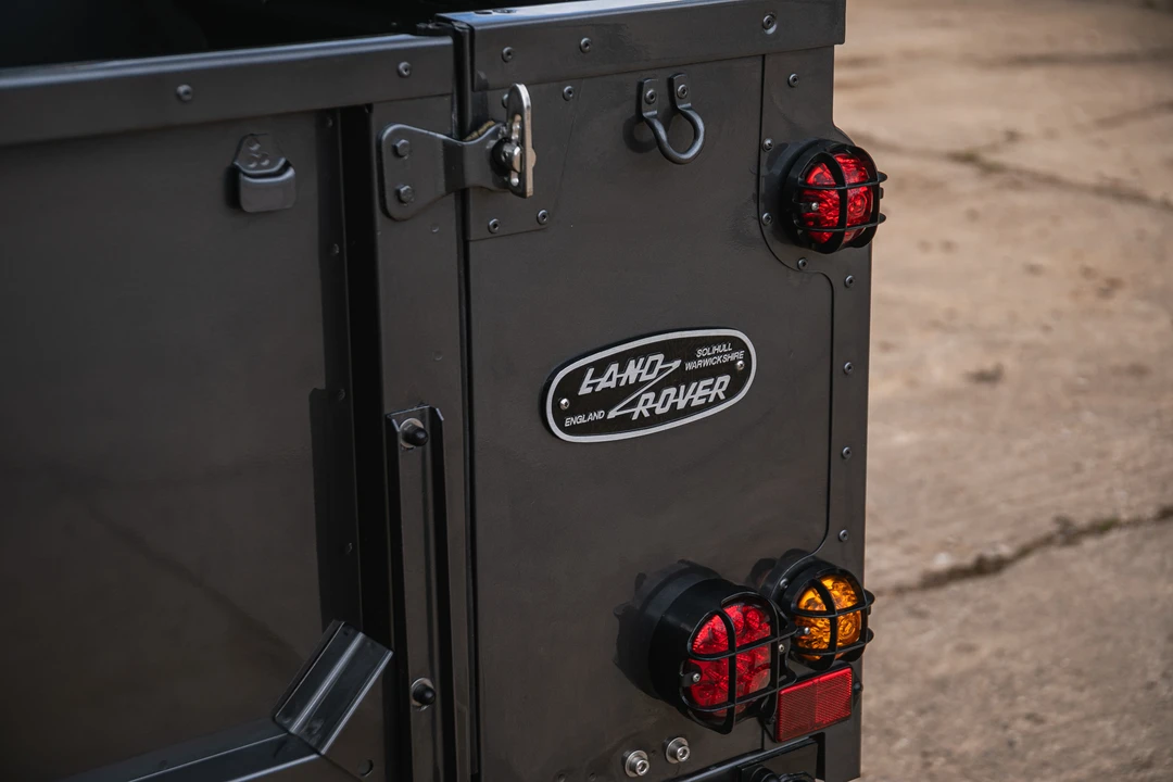 2002 Land Rover Defender 110 - Image 20 of 31