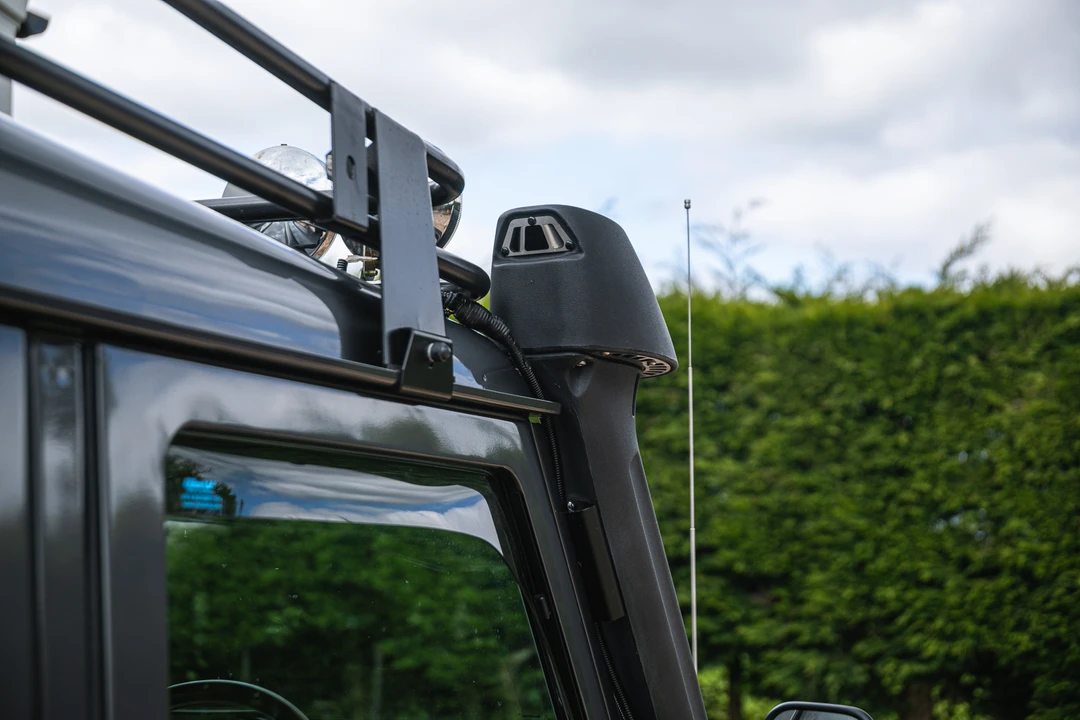 2002 Land Rover Defender 110 - Image 22 of 31