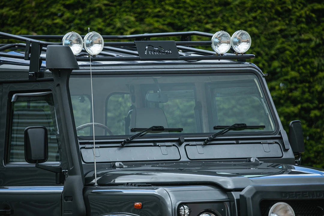 2002 Land Rover Defender 110 - Image 15 of 31