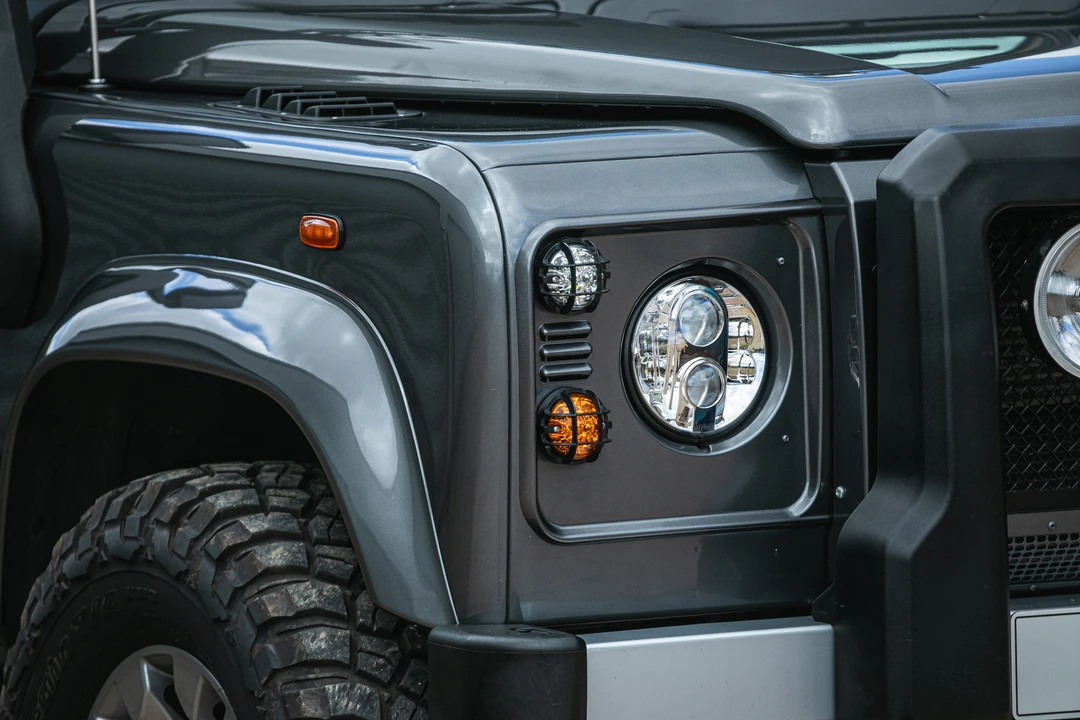 2002 Land Rover Defender 110 - Image 12 of 31