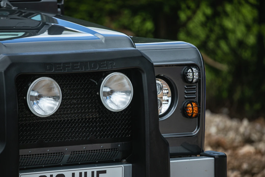 2002 Land Rover Defender 110 - Image 9 of 31