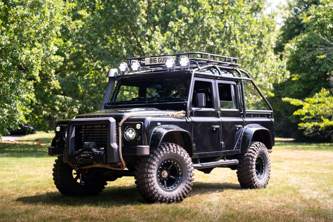 2002 Land Rover Defender 110 - Image 10 of 31