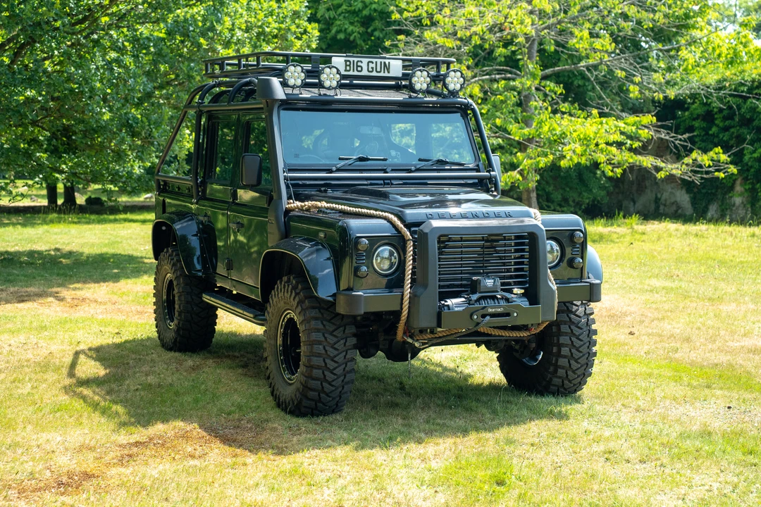 2002 Land Rover Defender 110 - Image 9 of 31