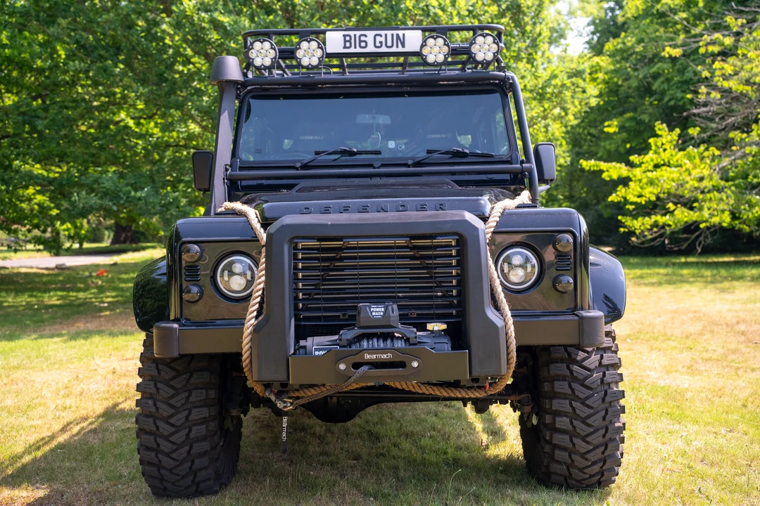 2002 Land Rover Defender 110 - Image 12 of 31
