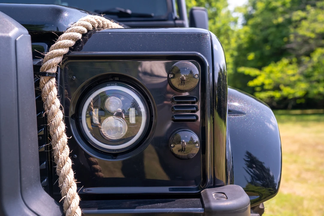 2002 Land Rover Defender 110 - Image 15 of 31