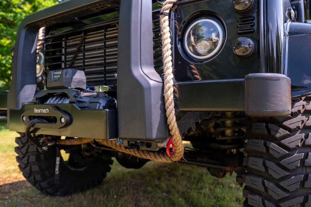2002 Land Rover Defender 110 - Image 16 of 31