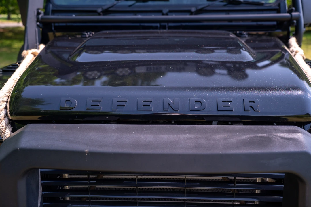 2002 Land Rover Defender 110 - Image 19 of 31