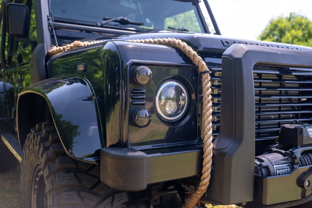 2002 Land Rover Defender 110 - Image 21 of 31