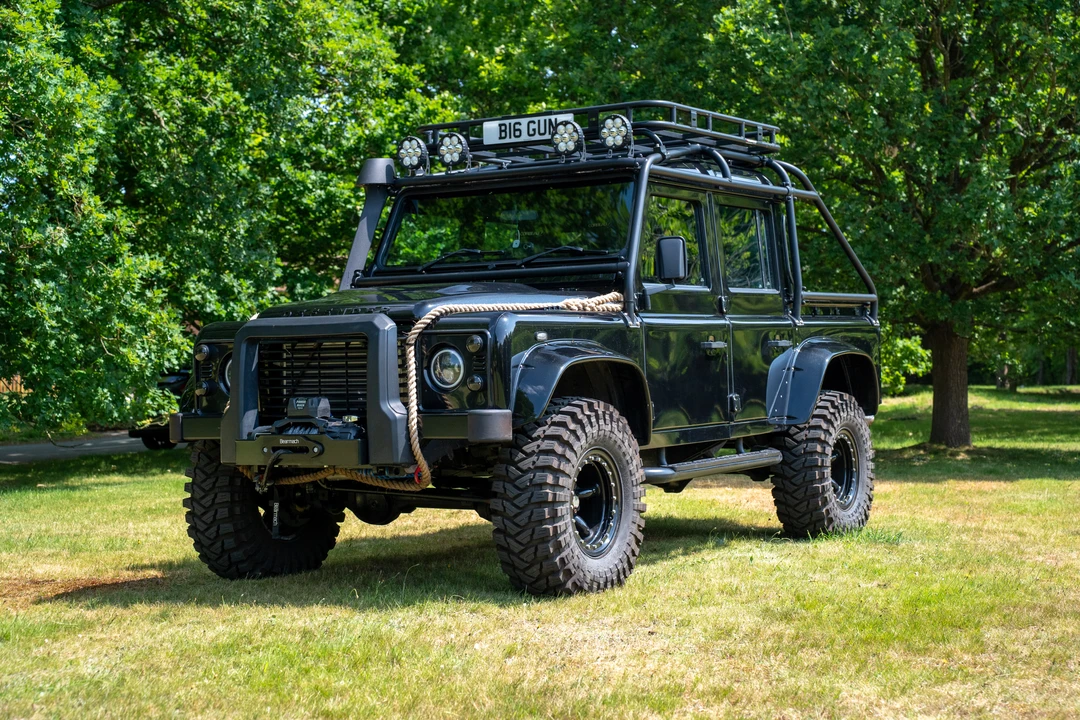 2002 Land Rover Defender 110 - Image 3 of 31