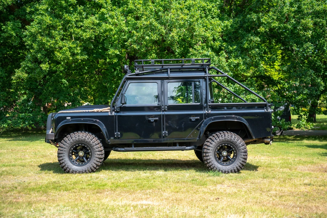 2002 Land Rover Defender 110 - Image 4 of 31