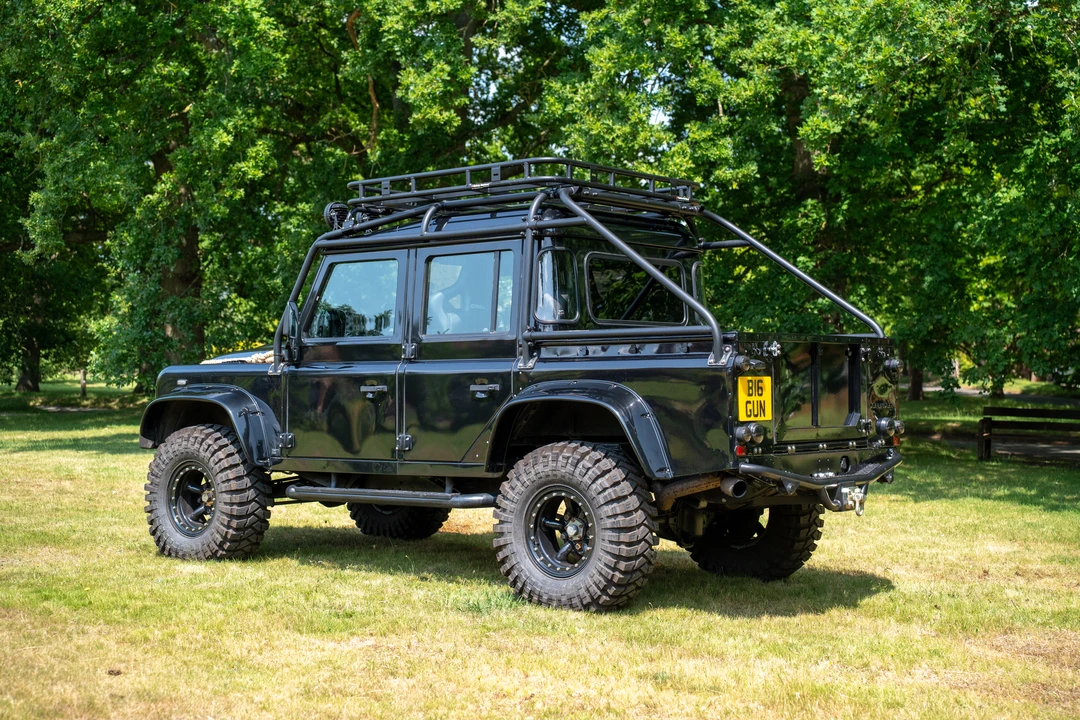 2002 Land Rover Defender 110 - Image 5 of 31