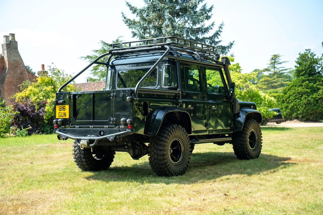 2002 Land Rover Defender 110 - Image 7 of 31