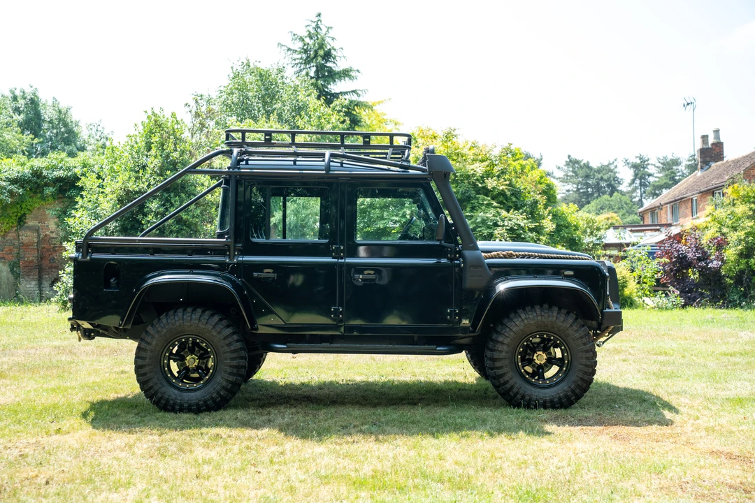 2002 Land Rover Defender 110 - Image 8 of 31