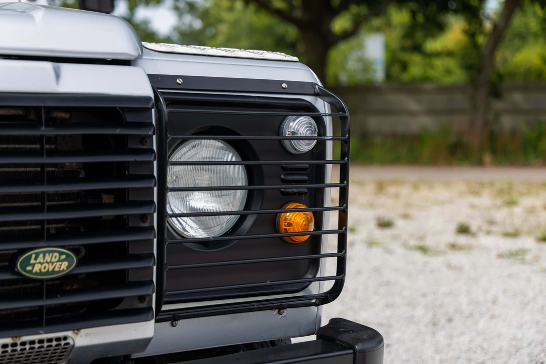 2002 Land Rover Defender 90 - Image 17 of 31
