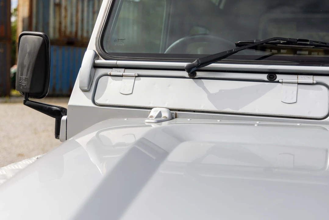 2002 Land Rover Defender 90 - Image 25 of 31
