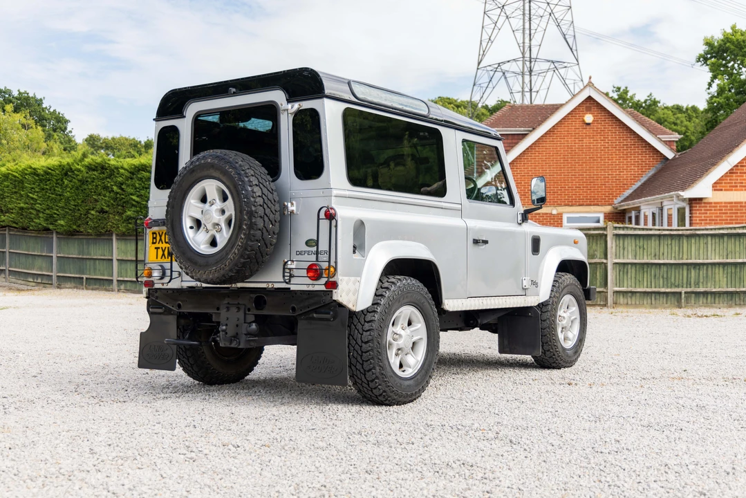 2002 Land Rover Defender 90 - Image 7 of 31
