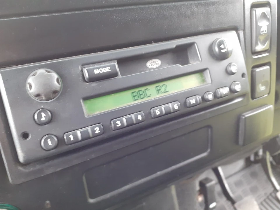 2002 Land Rover Defender 90 - Image 17 of 30