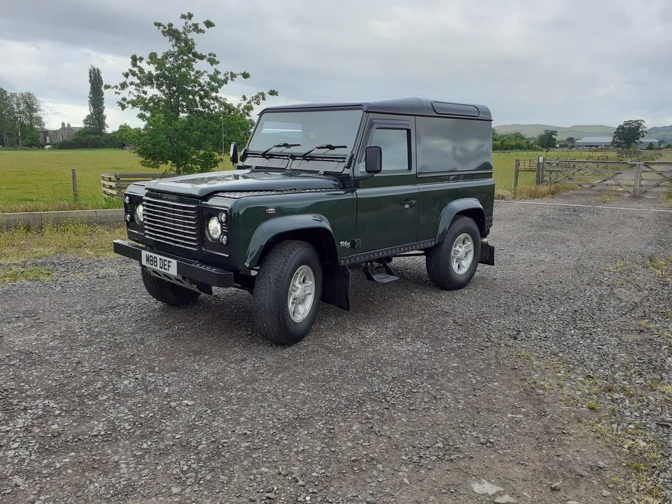 2002 Land Rover Defender 90 - Image 6 of 30