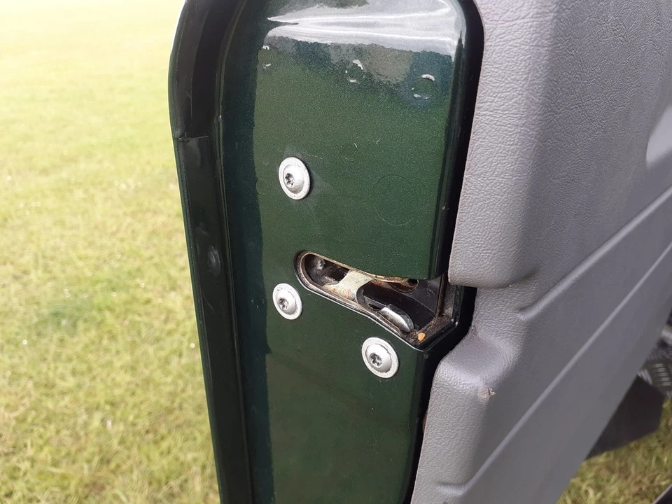 2002 Land Rover Defender 90 - Image 25 of 30