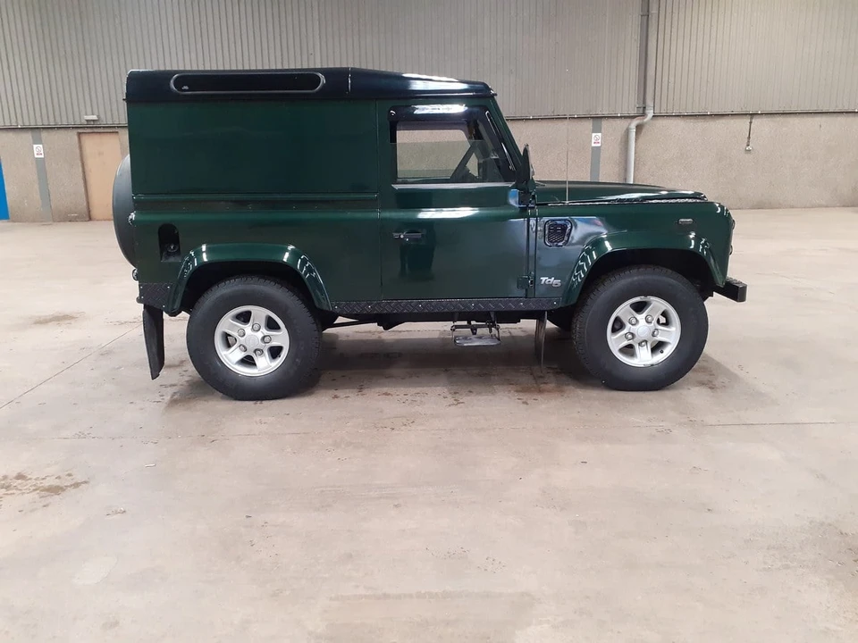2002 Land Rover Defender 90 - Image 11 of 30