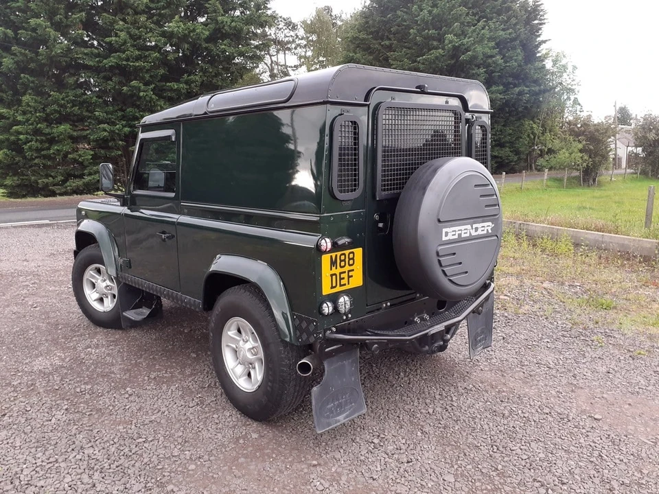 2002 Land Rover Defender 90 - Image 8 of 30