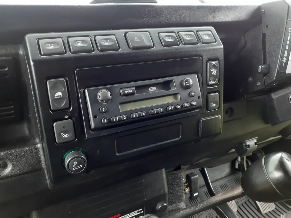 2002 Land Rover Defender 90 - Image 18 of 30