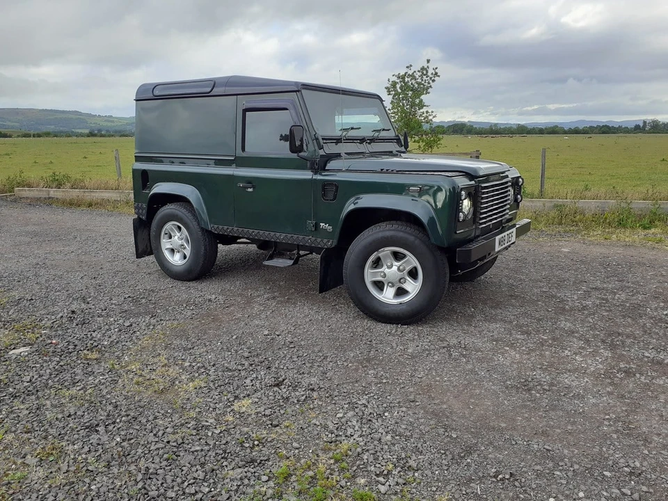 2002 Land Rover Defender 90 - Image 3 of 30