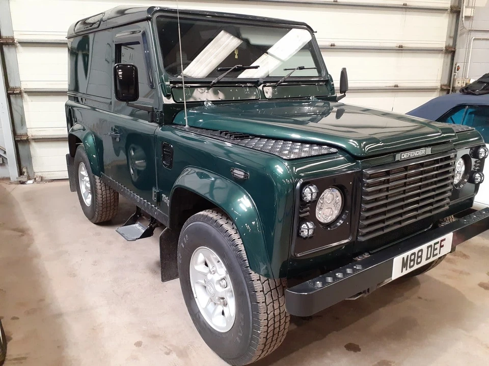 2002 Land Rover Defender 90 - Image 14 of 30