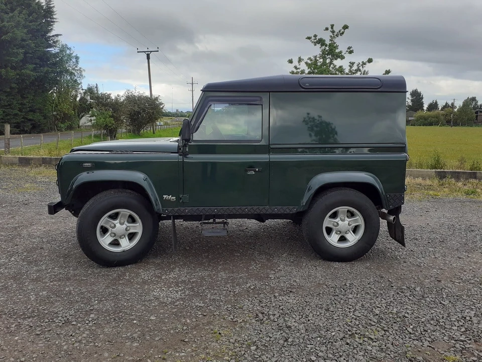 2002 Land Rover Defender 90 - Image 7 of 30
