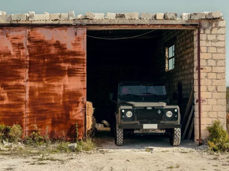 2002 Land Rover Defender 90 - Image 5 of 31
