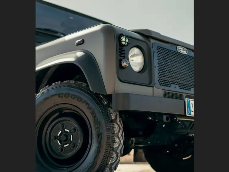 2002 Land Rover Defender 90 - Image 18 of 31