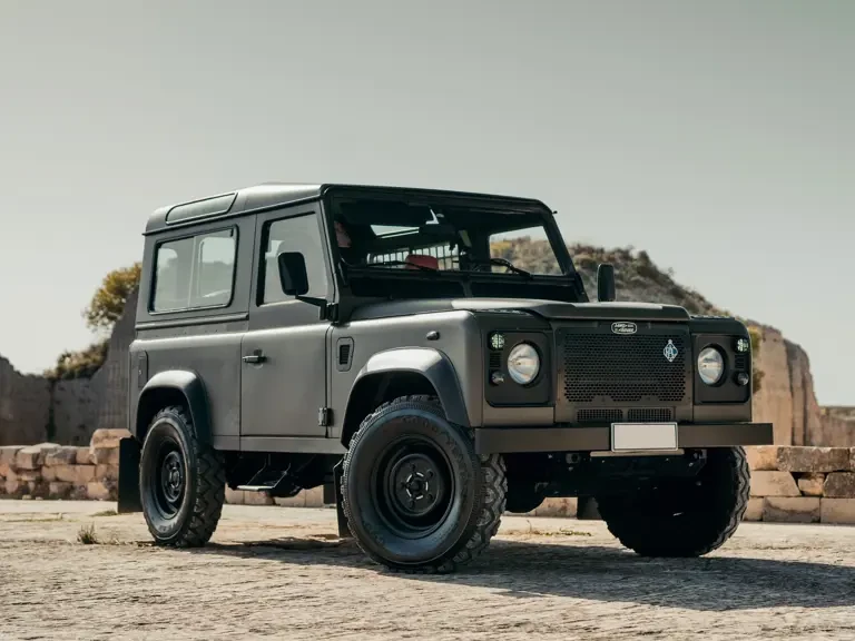 2002 Land Rover Defender 90 - Image 2 of 31