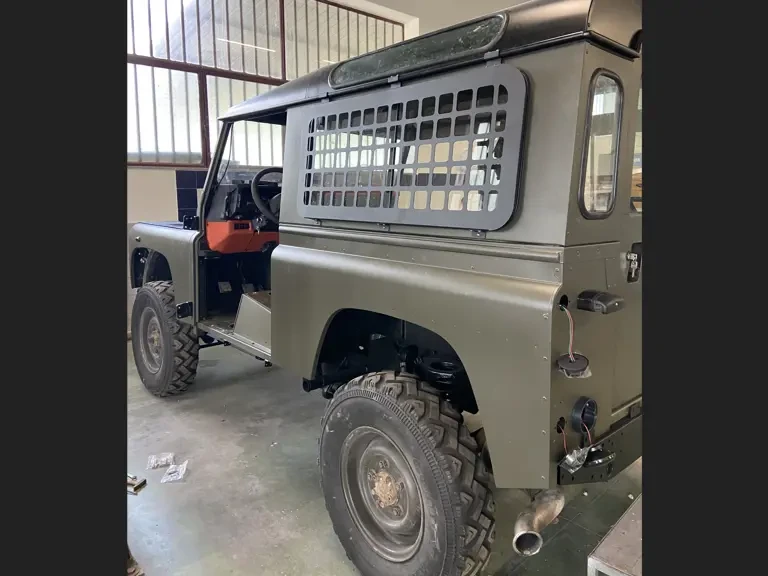 2002 Land Rover Defender 90 - Image 19 of 31