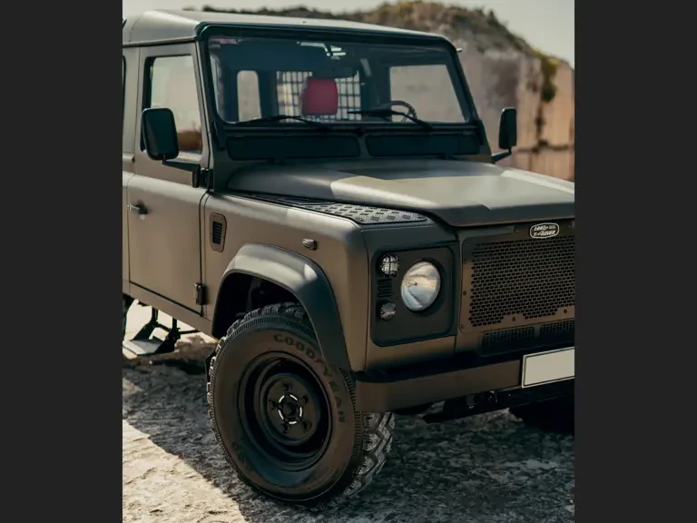 2002 Land Rover Defender 90 - Image 13 of 31