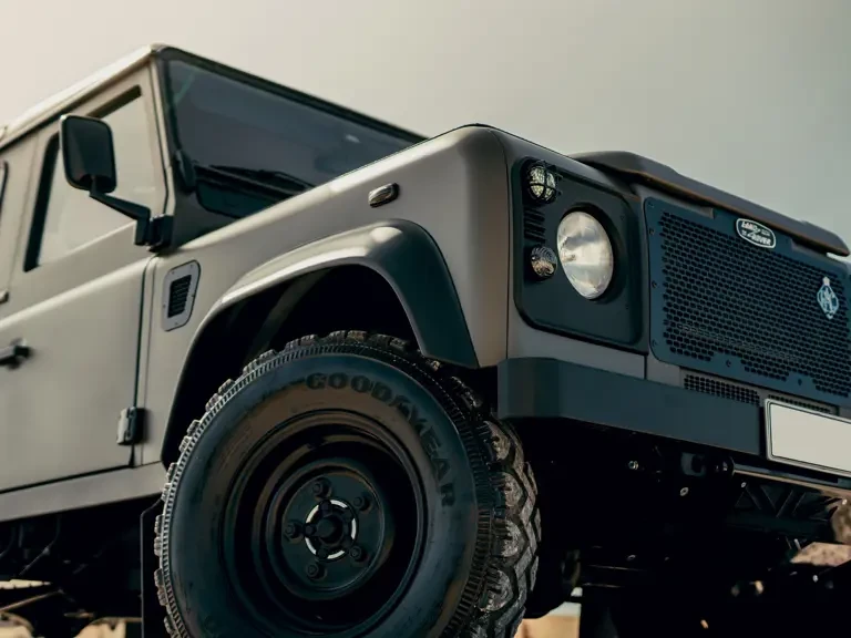 2002 Land Rover Defender 90 - Image 6 of 31