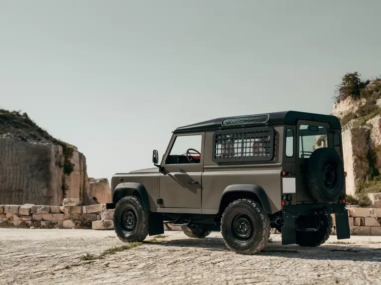 2002 Land Rover Defender 90 - Image 3 of 31