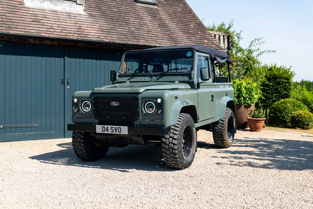 2002 Land Rover Defender 90 - Image 9 of 31