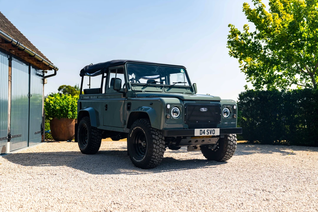 2002 Land Rover Defender 90 - Image 11 of 31