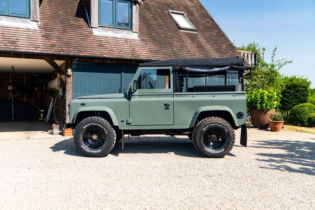 2002 Land Rover Defender 90 - Image 16 of 31