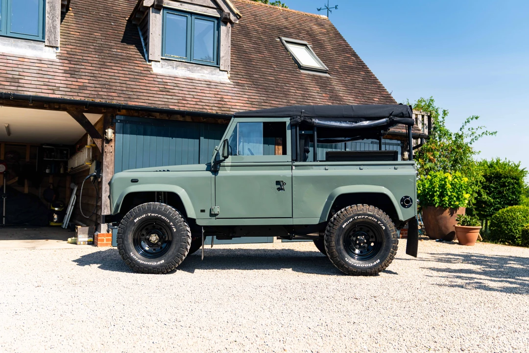 2002 Land Rover Defender 90 - Image 8 of 31