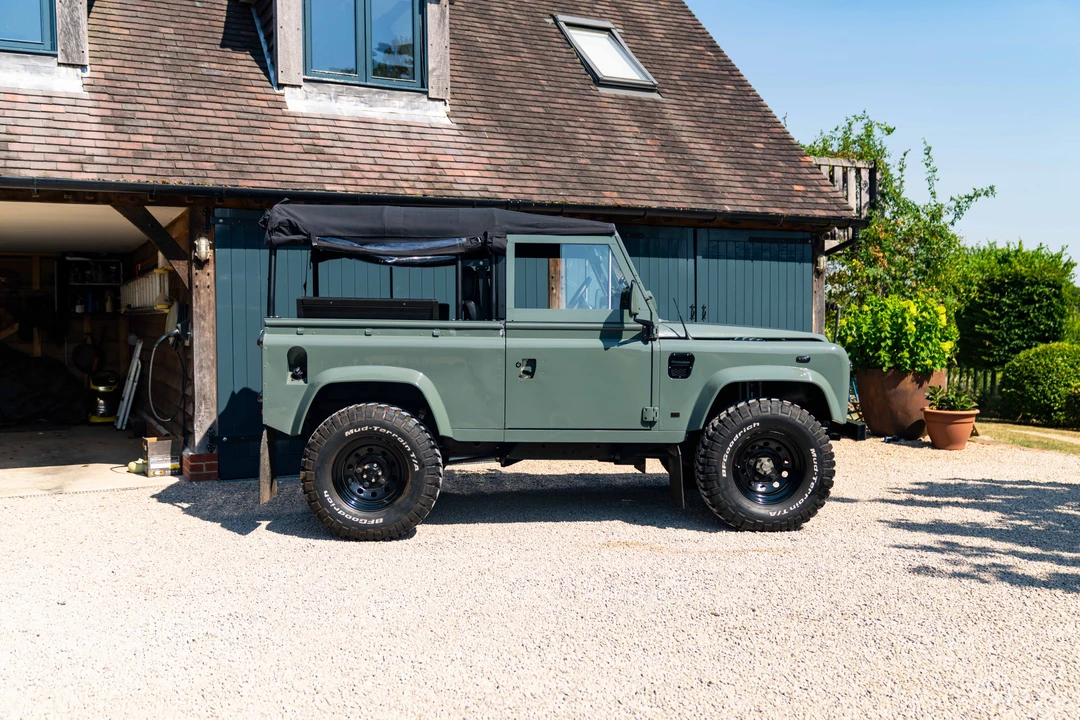 2002 Land Rover Defender 90 - Image 4 of 31