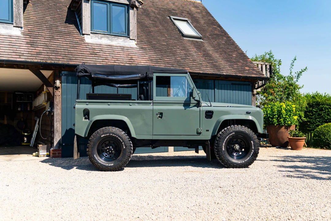 2002 Land Rover Defender 90 - Image 12 of 31