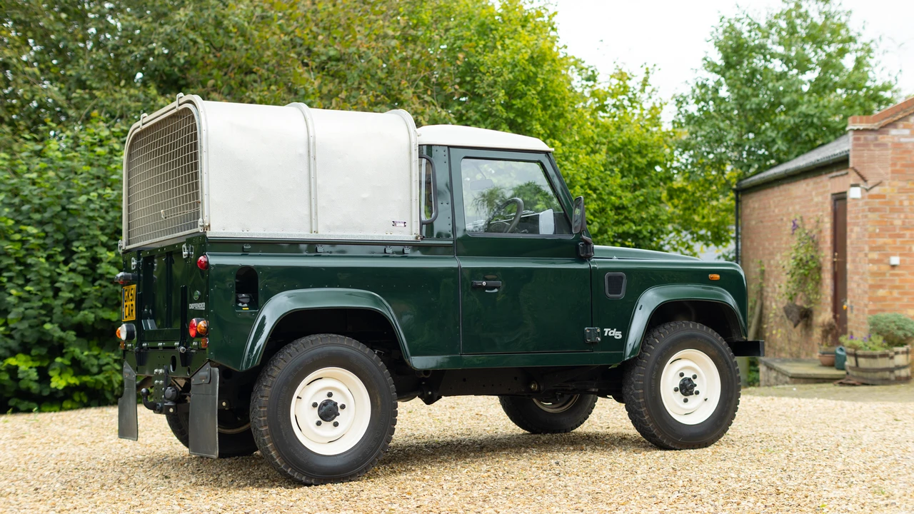 2001 Land Rover Defender 90 - Image 9 of 31