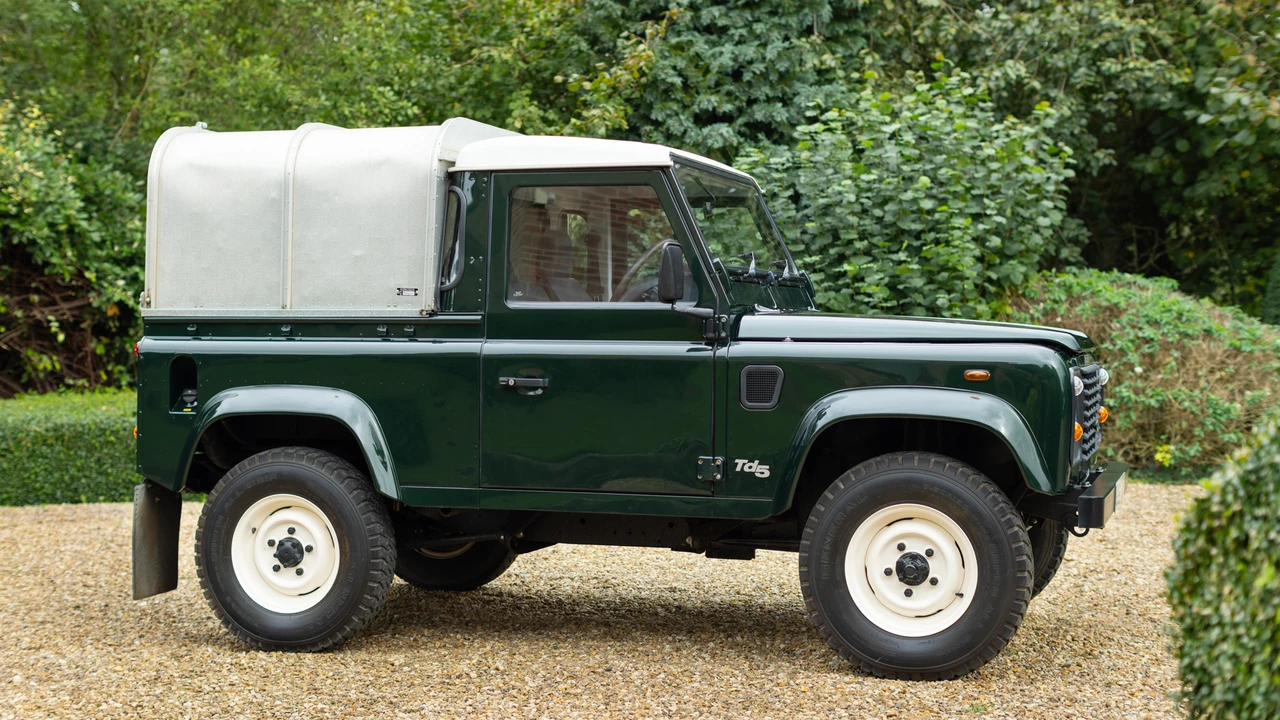 2001 Land Rover Defender 90 - Image 10 of 31