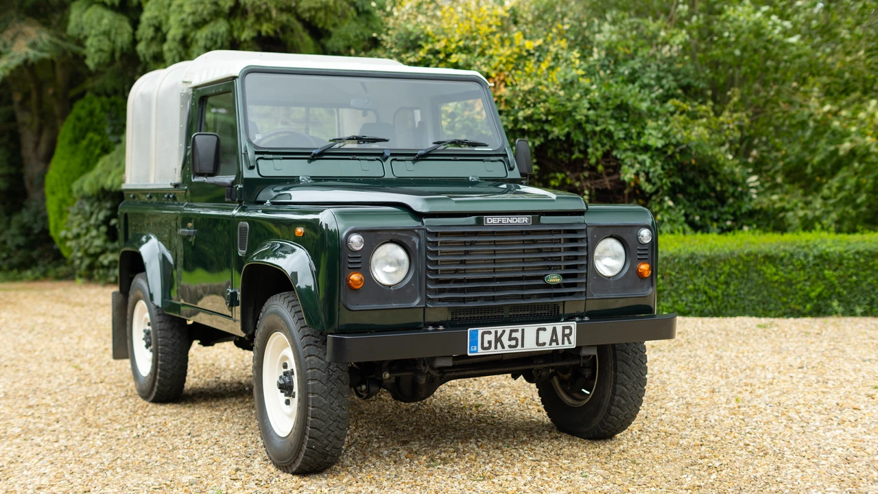 2001 Land Rover Defender 90 - Image 11 of 31