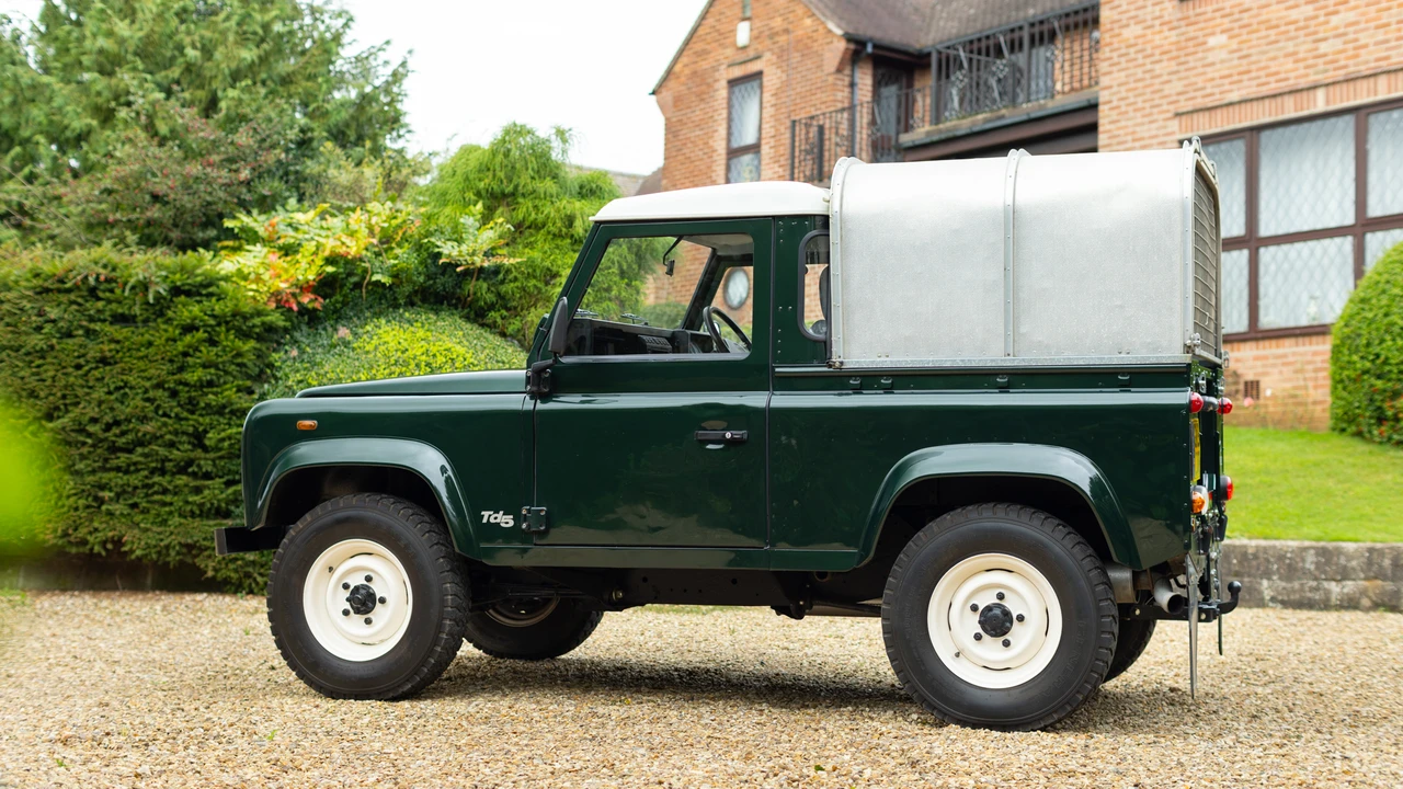 2001 Land Rover Defender 90 - Image 5 of 31