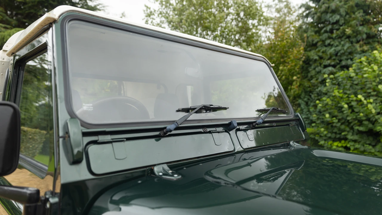 2001 Land Rover Defender 90 - Image 25 of 31